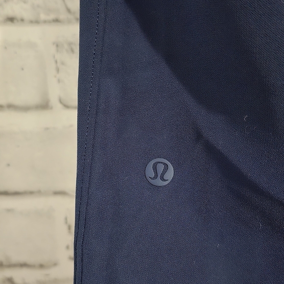 Lululemon On the Fly Jogger Navy size 6 - Picture 9 of 9